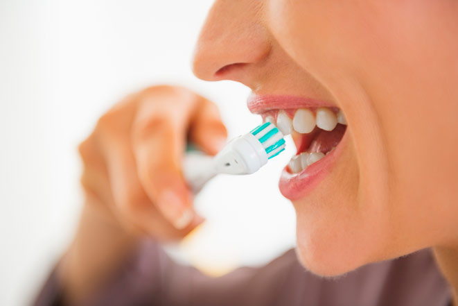 Потемнел зуб – нужно ли бояться зубного налета?
