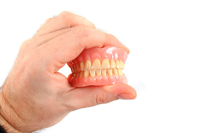 Зубные протезы на присосках: плюсы и минусы