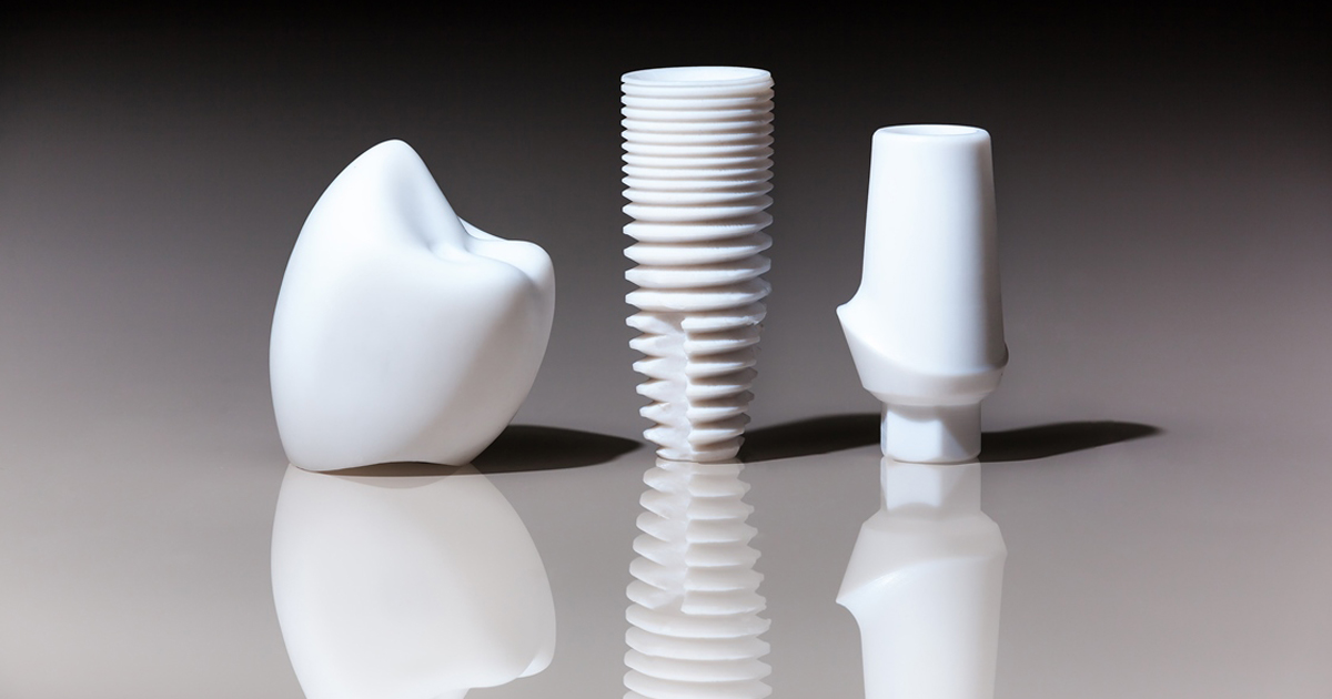 Титан против циркония: будущее имплантации зубов