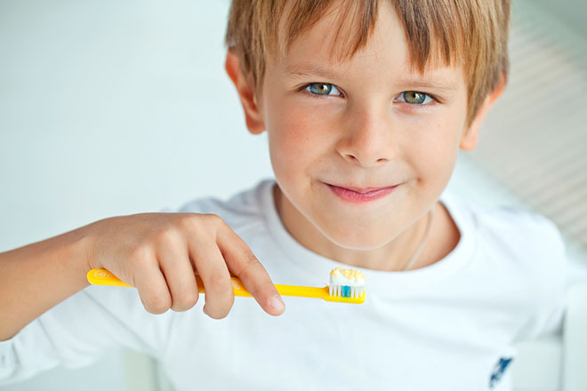 Новая детская зубная паста меняет окраску в процессе чистки