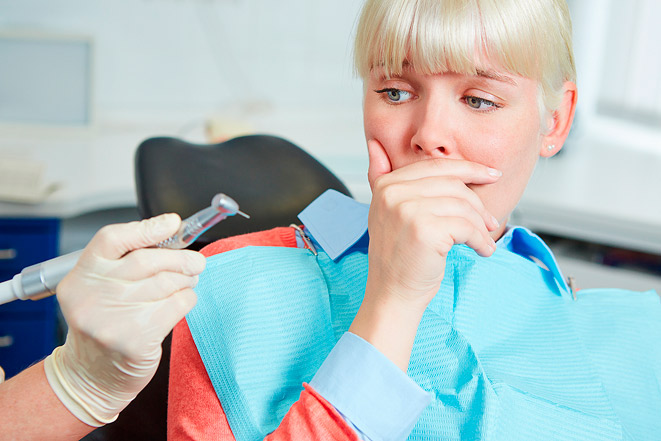Усиленный рвотный рефлекс может быть связан с боязнью стоматологического вмешательства
