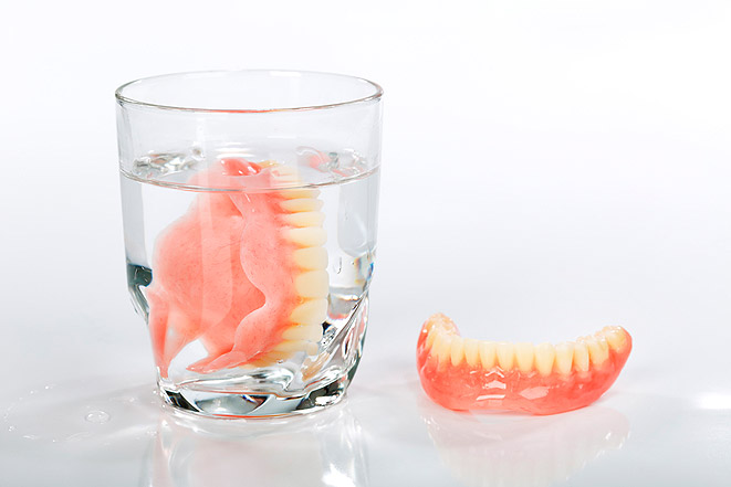 Принципы выбора крема для фиксации зубных протезов