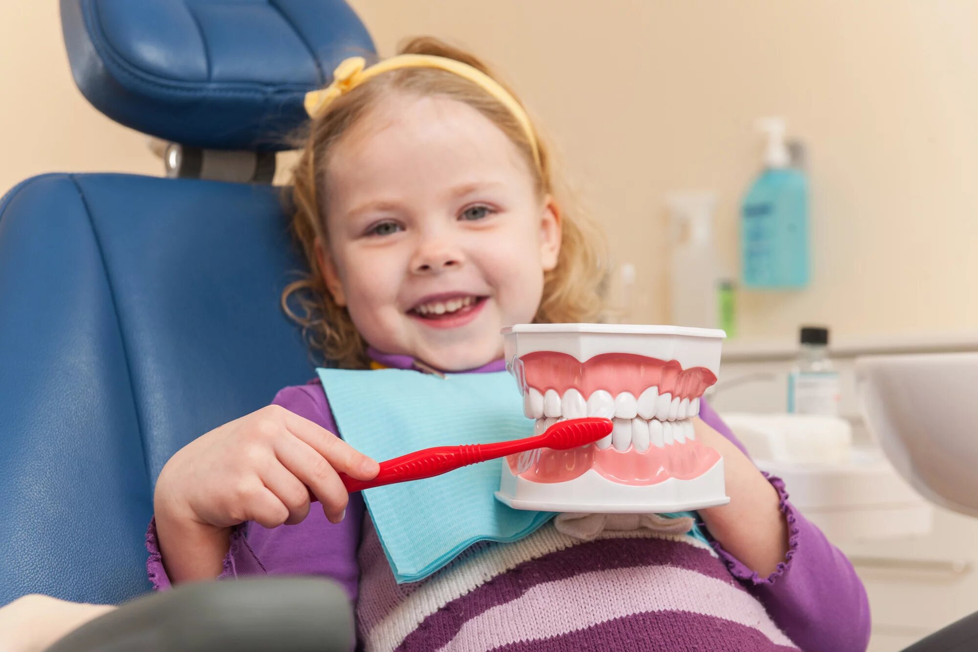 Советы стоматологов: как приучить ребенка чистить зубы каждый день