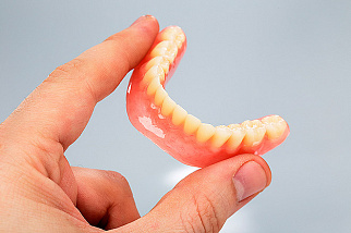 Способы фиксации зубных протезов